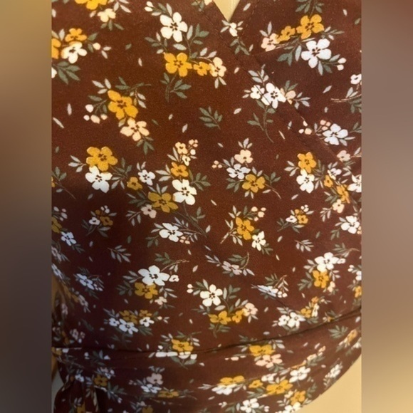 No comment crop top with a side tie Sz large - Picture 3 of 3